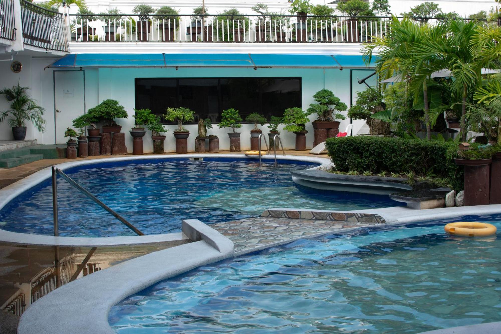 Vincent Resort Hotel Angeles Exterior photo